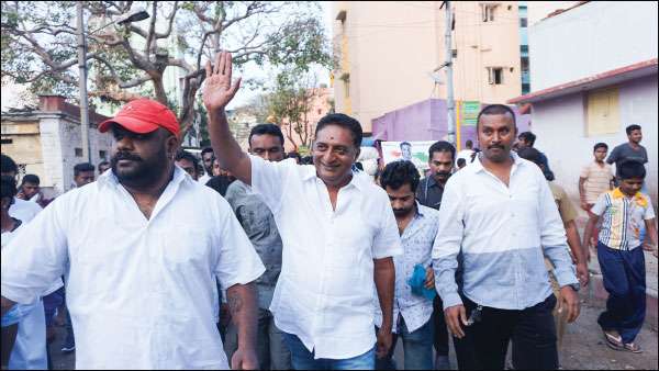 காதலும் அரசியலும்: 9 நிமிட வாசிப்பில் ஆனந்த விகடனின் 12 அசத்தல்கள்!