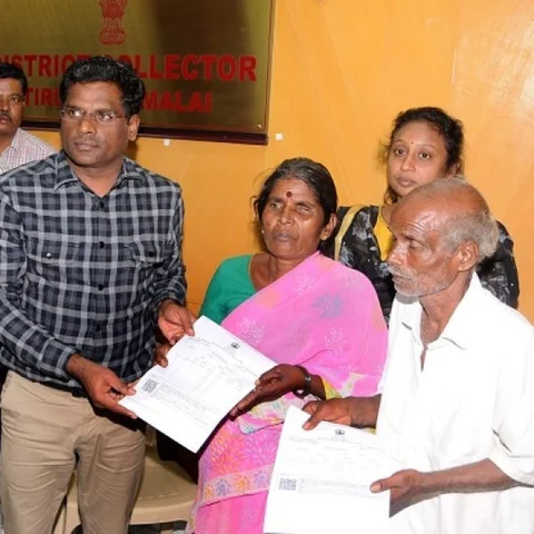 ` இரண்டு பிள்ளைகளும் இப்படிப் பண்ணிட்டாங்க சார்!' - குமுறிய பெற்றோர்; களமிறங்கிய கலெக்டர்