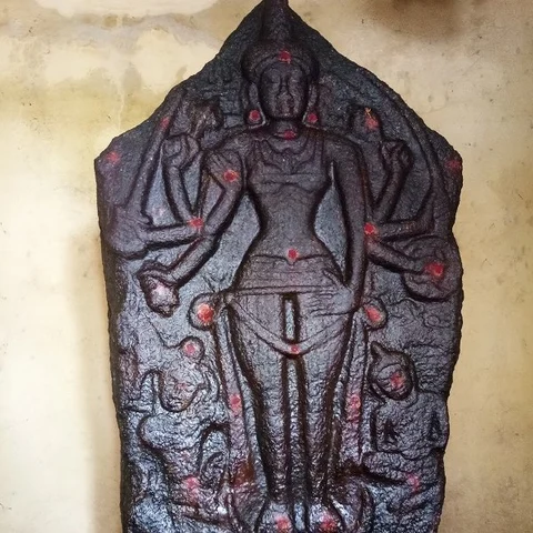 செல்லியம்மன் பெயரில் வழிபடப்படும் கொற்றவை சிலை கண்டுபிடிப்பு!
