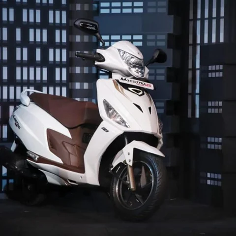 விற்பனைக்கு வந்துவிட்டது இந்தியாவின் முதல் FI ஸ்கூட்டர்... ஹீரோ மேஸ்ட்ரோ எட்ஜ் 125!