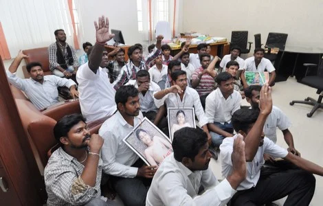 கோவையில் தீவிரமடைகிறது போராட்டம் பள்ளி, கல்லூரி மாணவர்கள் கைது! ( படங்கள் )