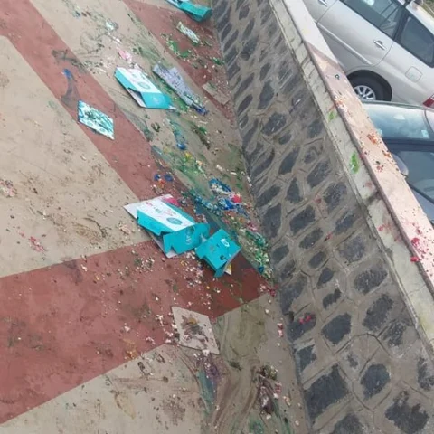 `சிசிடிவி பதிவு என்னிடம் இருக்கு, உடனடியாக கடற்கரைக்கு வாருங்கள்!'- மாணவர்களுக்கு நூதன தண்டனை கொடுத்த காவலர்