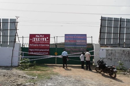 சென்னையில் 'வால்மார்ட்' நிறுவன குடோனுக்கு சீல் வைப்பு! ( படங்கள் )