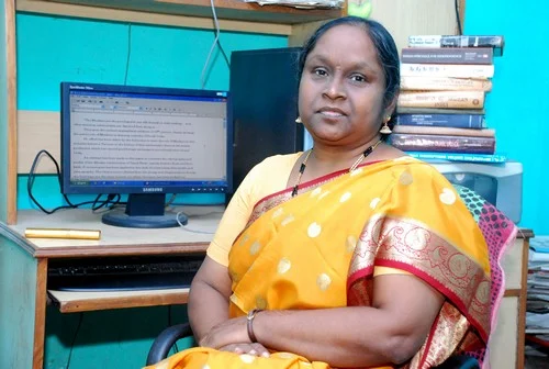 மாணவர்களுக்கு பிட் கொடுக்கும் மாஃபியாக்கள்: இது உ.பி. ஸ்டைல்