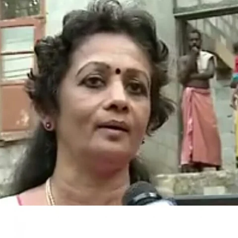 கைவிட்டது அரசு; தவித்த மக்கள்! - கேரளாவைத் திரும்பிப் பார்க்கவைத்த பேராசிரியை