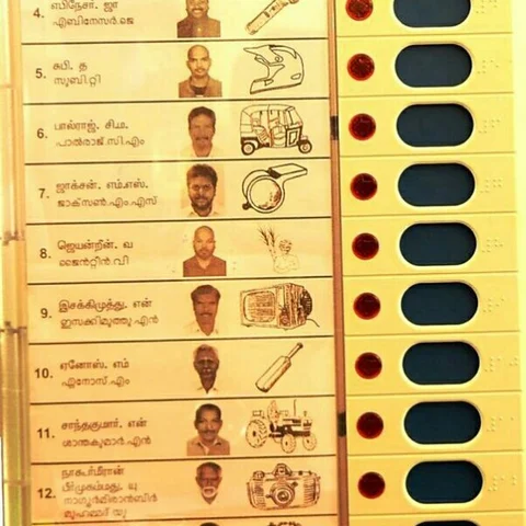 வாக்குப்பதிவு இயந்திரத்தில் தமிழ், மலையாளத்தில் வேட்பாளர் பெயர்!