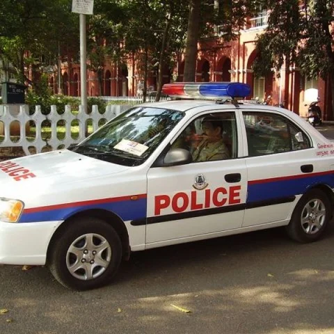 மாமல்லபுரம் அருகே காவலரைக் கத்தியால் குத்திய ஏட்டு கைது!