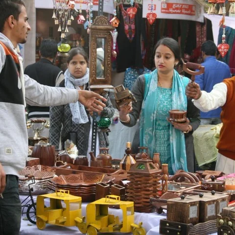 பழங்குடி மக்களின் கைவினைப்பொருள் கண்காட்சி - டெல்லியில் தொடங்கியது!