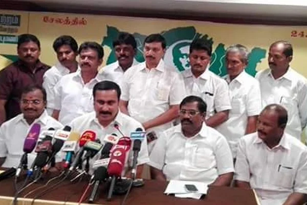 'துயரத்தில் ஆழ்ந்துள்ள மரவள்ளிக் கிழங்கு விவசாயிகள்'!