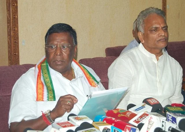 `அதிகாரம் பறிப்புக்குத் தடை விதிக்க முடியாது!'– கிரண் பேடிக்கு `ஷாக்' கொடுத்த உச்ச நீதிமன்றம்