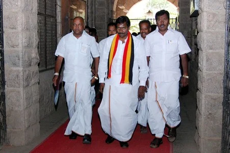 சோகத்துடன் வேட்புமனு செய்த மதுரை தே.மு.தி.க. வேட்பாளர்!