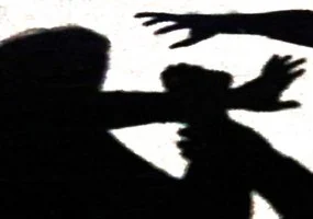 எனக்கு எய்ட்ஸ்...விட்டுருங்கடா!':காமுகர்களிடமிருந்து தப்பித்த இளம்பெண்!