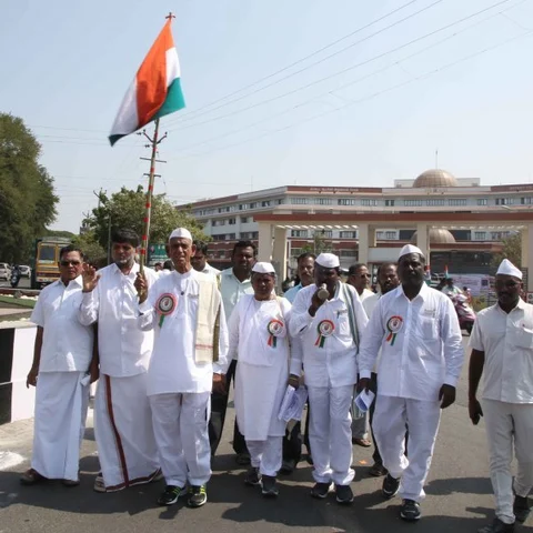 அமைதிக்காக 1,700 கி.மீட்டர் நடைபயணம்! அசத்திய 70 வயது காந்தியவாதி