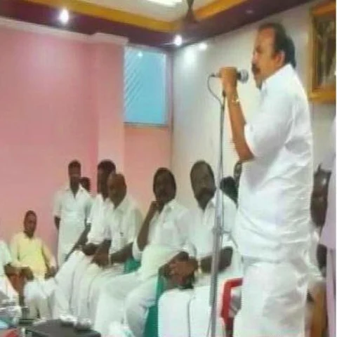 ஆர்.கே.நகரில் 20 ரூபாய் டோக்கன் விவகாரம்..! டி.டி.வி.தினகரன் அணி ஒப்புதல் வாக்குமூலம்