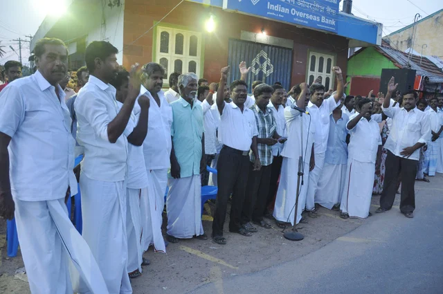 மூடிய டாஸ்மாக் மீண்டும் திறப்பு: சர்வ கட்சியினர் ஆர்ப்பாட்டம்!
