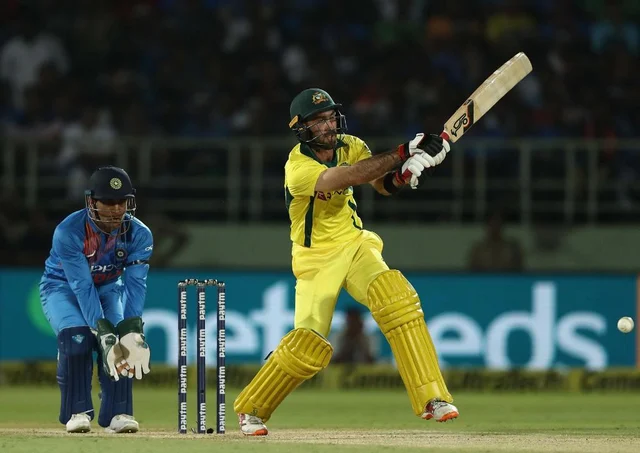 மேக்ஸ்வெல் நிதானம்; பௌலர்கள் போராட்டம் வீண் - `திரில்' வெற்றி பெற்ற ஆஸ்திரேலியா!