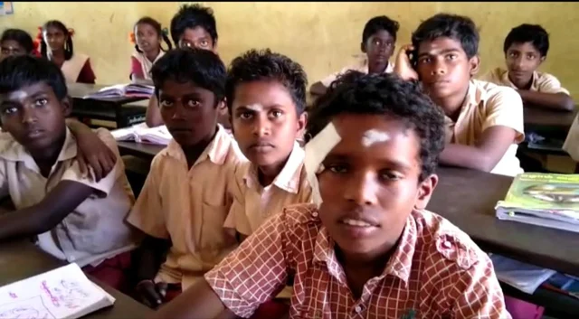 `படிச்சிக்கிட்டு இருந்தோம்; திடீர்ன்னு ஒரு சத்தம்!'- வகுப்பறை அதிர்ச்சியைக் கூறும் மாணவர்