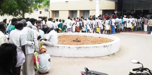 கூட்ட நெரிசலில் விவசாயிகள்... சுலபமாக்கிய கலெக்டர்!