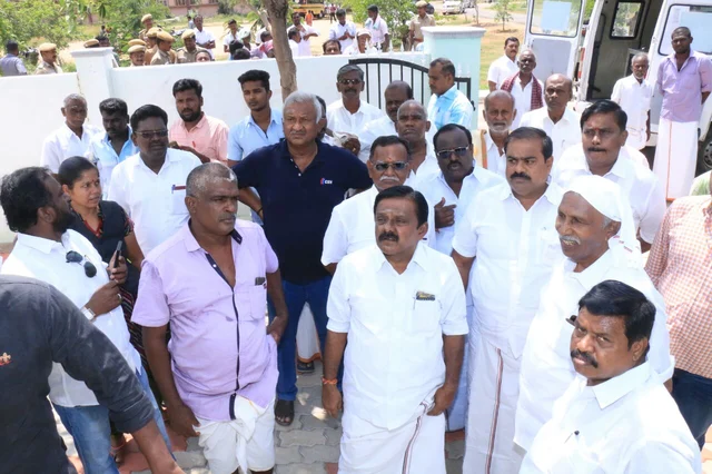 ஆளும் கட்சியினரின் கண்காணிப்பில் தீக்குளித்தவர்களின் உடல்கள் தகனம்..!