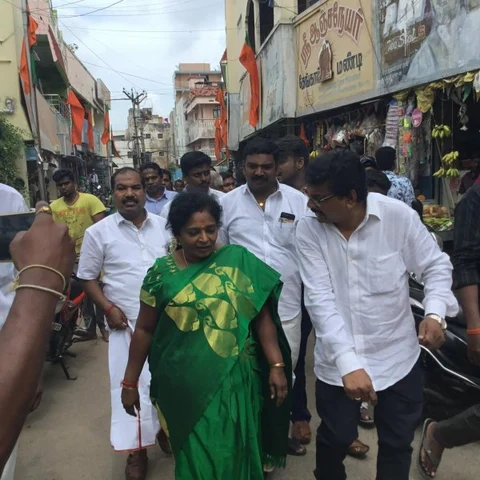 தாமரை... சூரியன்.... திடீர் வார்த்தை மோதலில் தமிழிசை - ஸ்டாலின்!