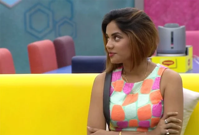 `ஐஸ்வர்யாதான் விஜய்... ரித்விகாதான் அஜித்... ஓ.கே-வா பாஸ்?’ #BiggBossTamil2