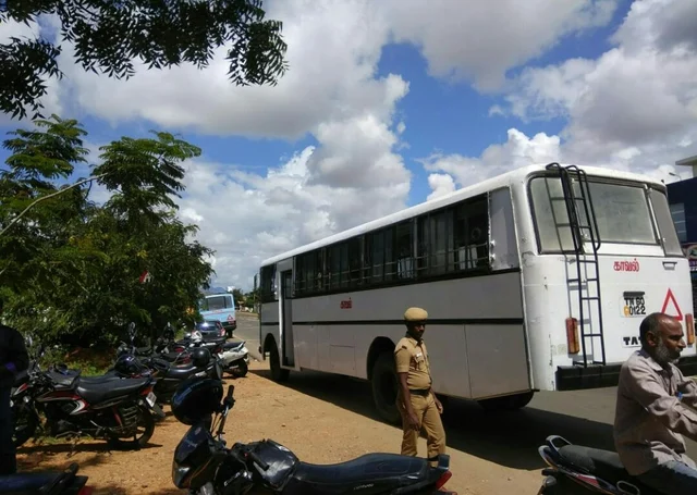 ஜாக்டோ- ஜியோ போராட்டமும் மினி பஸ்ஸும்.! அவதிப்பட்ட மக்கள்.!
