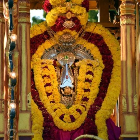 `வேலுண்டு வினையில்லை’ - இலங்கை, நல்லூர் கோயிலில் வேல்தான் முருகப் பெருமான்!