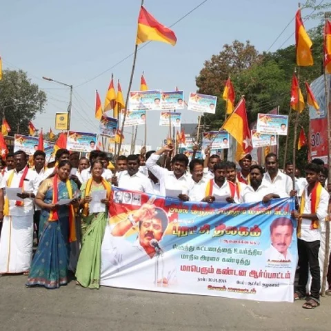 ’’ஆட்சியாளர்கள் அங்காடித் தெரு ஊழியர்களை நினைத்துப் பார்க்க வேண்டும்’’ - போராட்டத்தில் கொந்தளித்த ச.ம.க
