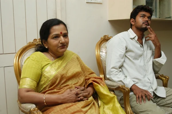 அஜித்துக்கு விஜய் போட்டியா? மனம் திறந்த விஜய்யின் அம்மா