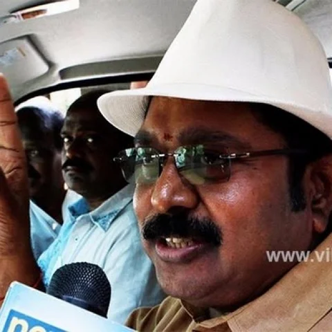 ’தொப்பி, மின் விளக்கு’ திணறும் ஆர்.கே.நகர்.. அனல் பறக்கும் தேர்தல் களம் !