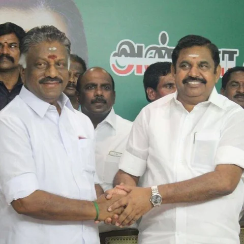 'சசிகலா கொடுத்தார்... பழனிசாமி பறித்தார்!' - குமுறலில் மூன்று அமைச்சர்கள்