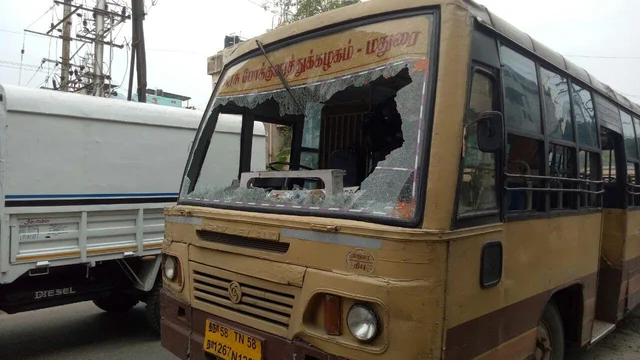 மதுரையில் அரசுப் பேருந்து கண்ணாடி உடைப்பு! மர்ம நபர்கள் கைவரிசை