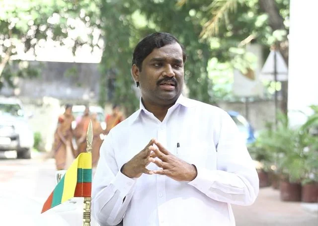 `தீர்ப்பை ஆளுநரே மதிக்கவில்லை!’ - ராஜ்பவன் வாசலில் தீவிரமடையும் போராட்டம் #BanwarilalPurohit