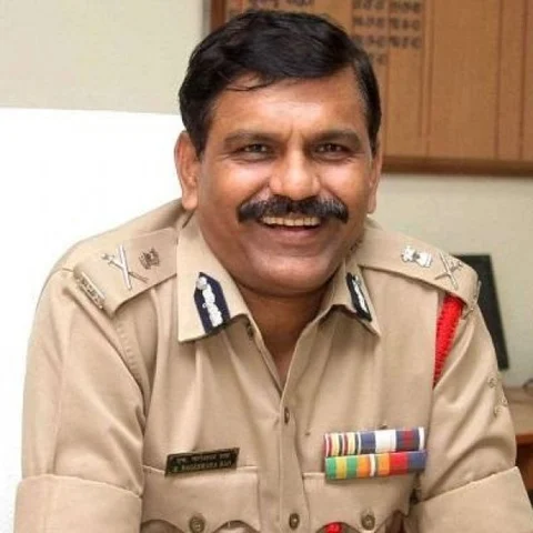 `மன்னிப்புக் கிடையாது; அப்படியே மூலையில் அமருங்கள்!’ - சி.பி.ஐ இயக்குநருக்கு நூதன தண்டனை