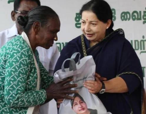 கரும்பு, ரூ.100 ரொக்கத்துடன் பொங்கல் பரிசு: ஜெயலலிதா அறிவிப்பு