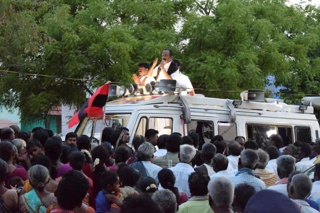 `அந்த ரத்தத்துளிகளை நினைவுபடுத்துகிறேன்; வாக்களியுங்கள்!'- வைகோ பிரசாரம்