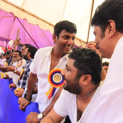 #LiveUpdates தயாரிப்பாளர் சங்க தேர்தல்: வெற்றியை குவித்த விஷால் அணியினர்!