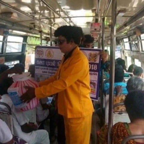 நடிகர்கள் வேடத்தில் வீதியில் நடனம்! - கஜா புயலுக்கு நிவாரணம் திரட்டும் கலைஞர்கள்!