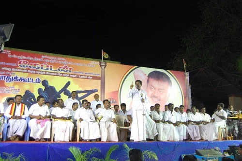ராமதாஸை குண்டர் தடுப்புச் சட்டத்தில் கைது செய்ய வேண்டும்: தே.மு.தி.க.
