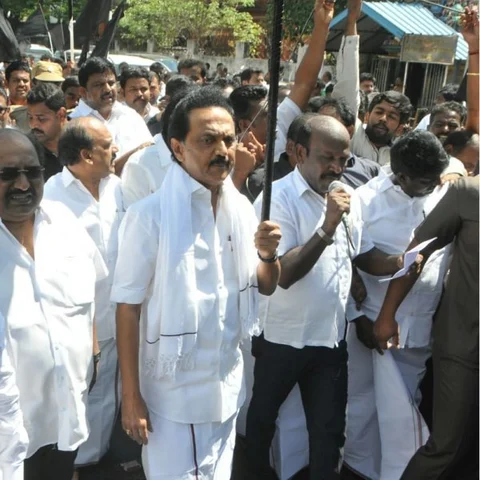 `ஆளுநருக்கு எதிராகப் போராட்டம்' - மு.க.ஸ்டாலின் மீதும் வழக்குப்பதிவு செய்தது போலீஸ்!