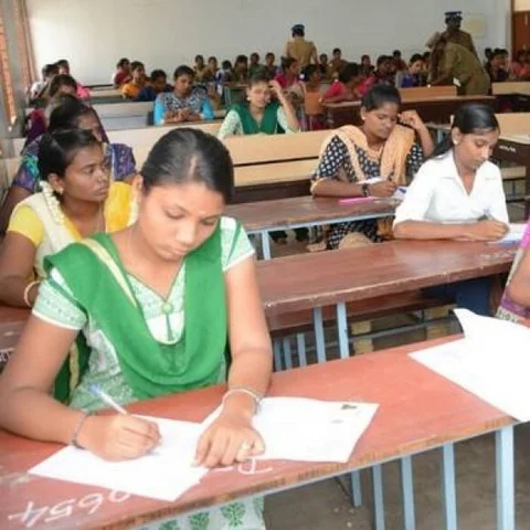 தமிழ்நாடு அரசுப் பணியாளர் தேர்வாணையத்துக்கு எதிராக மாணவர்கள் அடையாள உண்ணாவிரதம்!