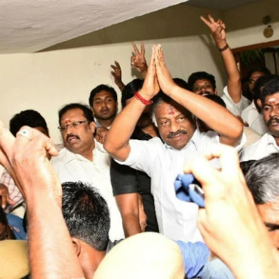 ஆளுநரிடம் ஆட்சியமைக்க உரிமை கோரினார் எடப்பாடி பழனிச்சாமி #OPSvsSasikala #LiveUpdates