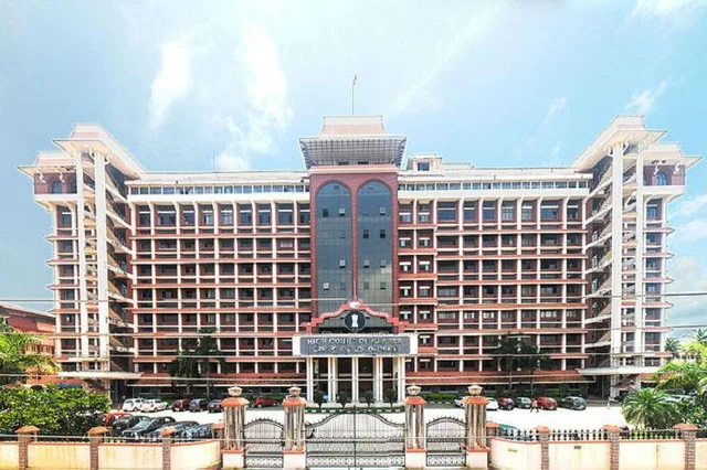 சபரிமலையில் போலீஸை குவிக்க என்ன காரணம்? -கேரள அரசுக்கு உயர் நீதிமன்றம் சரமாரி கேள்வி