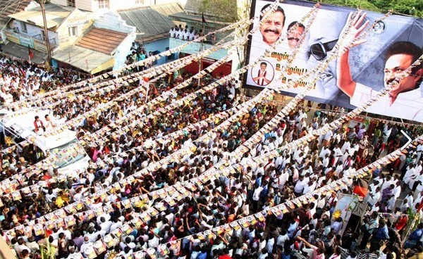 ஓட்டுக்குப் பணம்: முதல்வர் பன்னீர் செல்வத்தை கைது செய்ய வேண்டும் என ஸ்டாலின் ஆவேசம்!