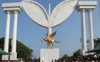 புதுப்பிக்கப்பட்ட எம்.ஜி.ஆர். நினைவிடத்தை திறந்துவைத்தார் ஜெ.