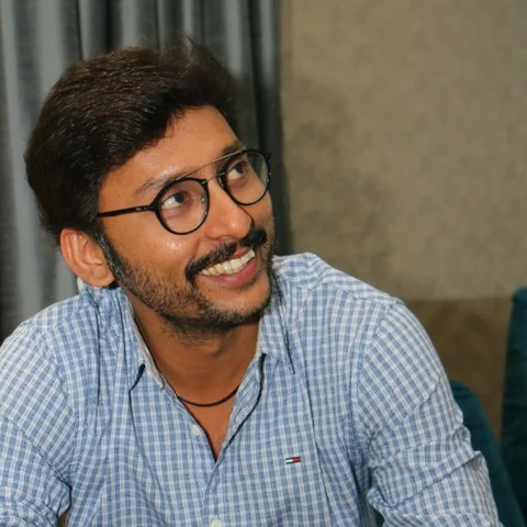 "என்னைக் கலாய்ச்சு வர்ற மீம்களுக்கு தனி போல்டரே வெச்சிருக்கேன்..!" - ஆர்.ஜே.பாலாஜி