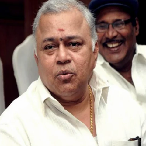 ``கீழ்த்தரமான பேச்சு மேன்மையை உயர்த்தாது!"- ராதாரவிக்கு நடிகர் சங்கம் கண்டனம்