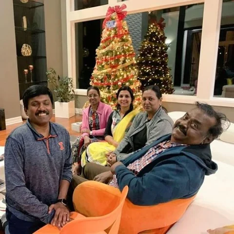 `இந்தப் புன்னகைக்கு ஈடு இணை எதுவும் இல்லை! - விஜயகாந்த்தை நினைத்து உருகும் ரசிகர்கள்
