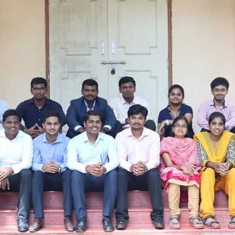 `இனி நிறைய அதிகாரிகள் வருவார்கள்' - நம்பிக்கை விதைக்கும் தமிழக இளம் ஐ.ஏ.எஸ்-கள்!