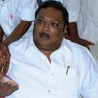 அறிவாலயத்தில் கருணாநிதிக்கு காது குத்துகின்றனர்: மு.க.அழகிரி ஆவேசம்!